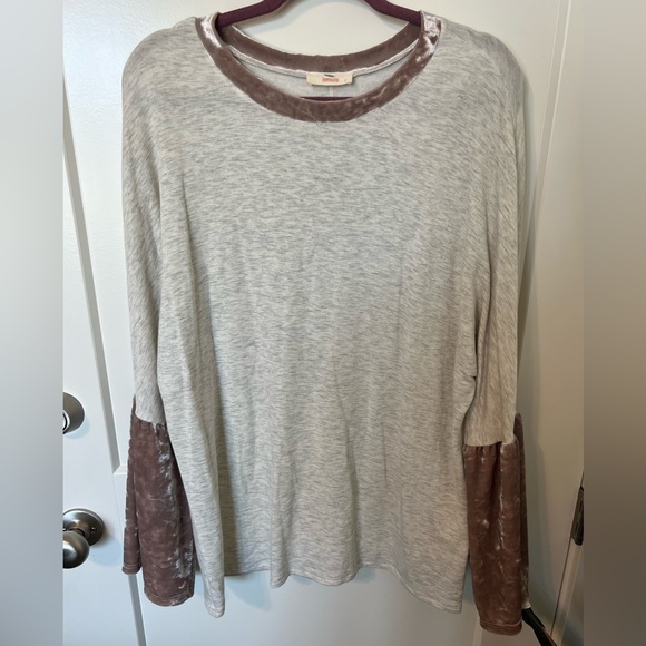 Hummingbird Velvet Bell Sleeve Top - Picture 5 of 9